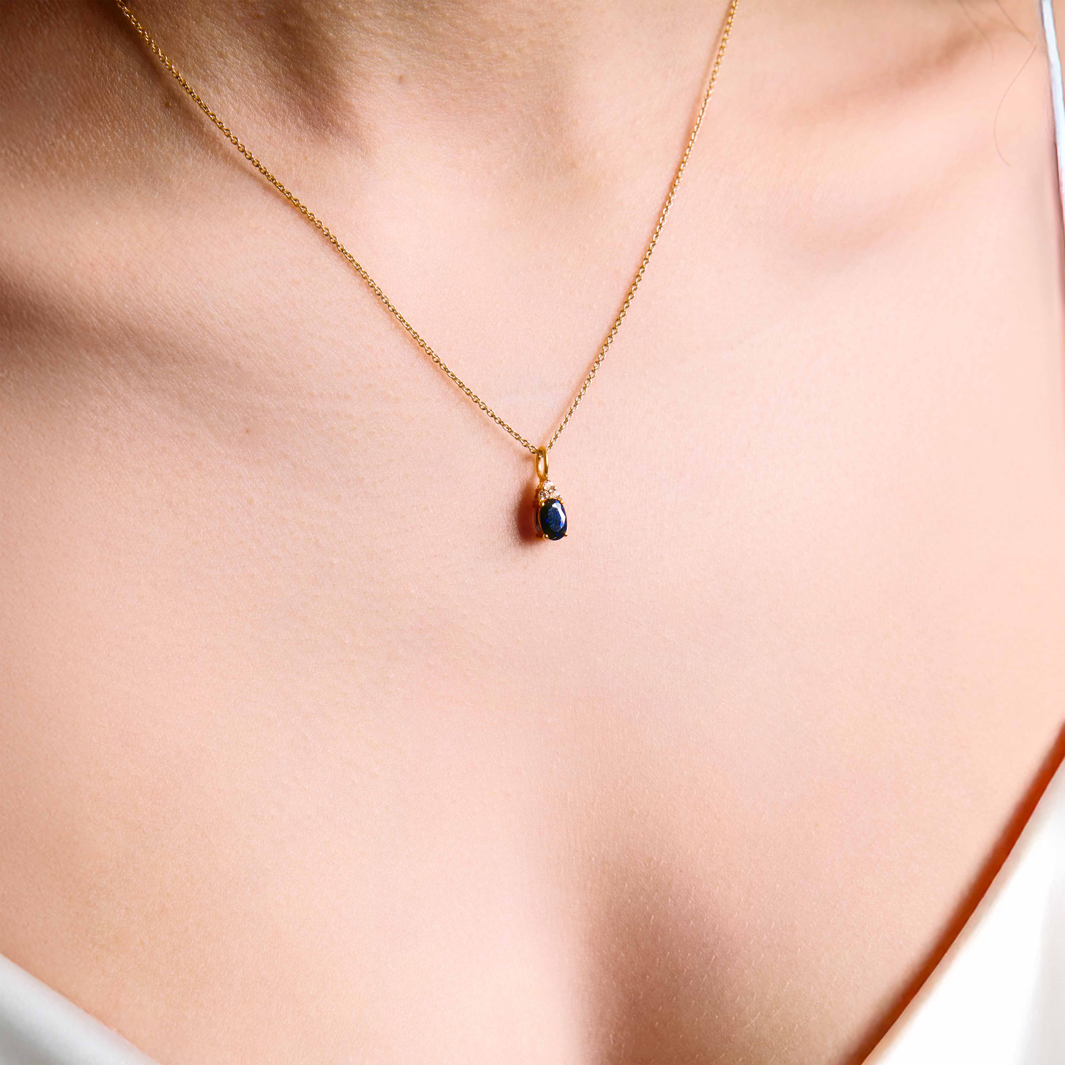 chain necklace, chain, blue sapphire pendant, blue sapphire and diamonds pendant on chain in yellow old on model