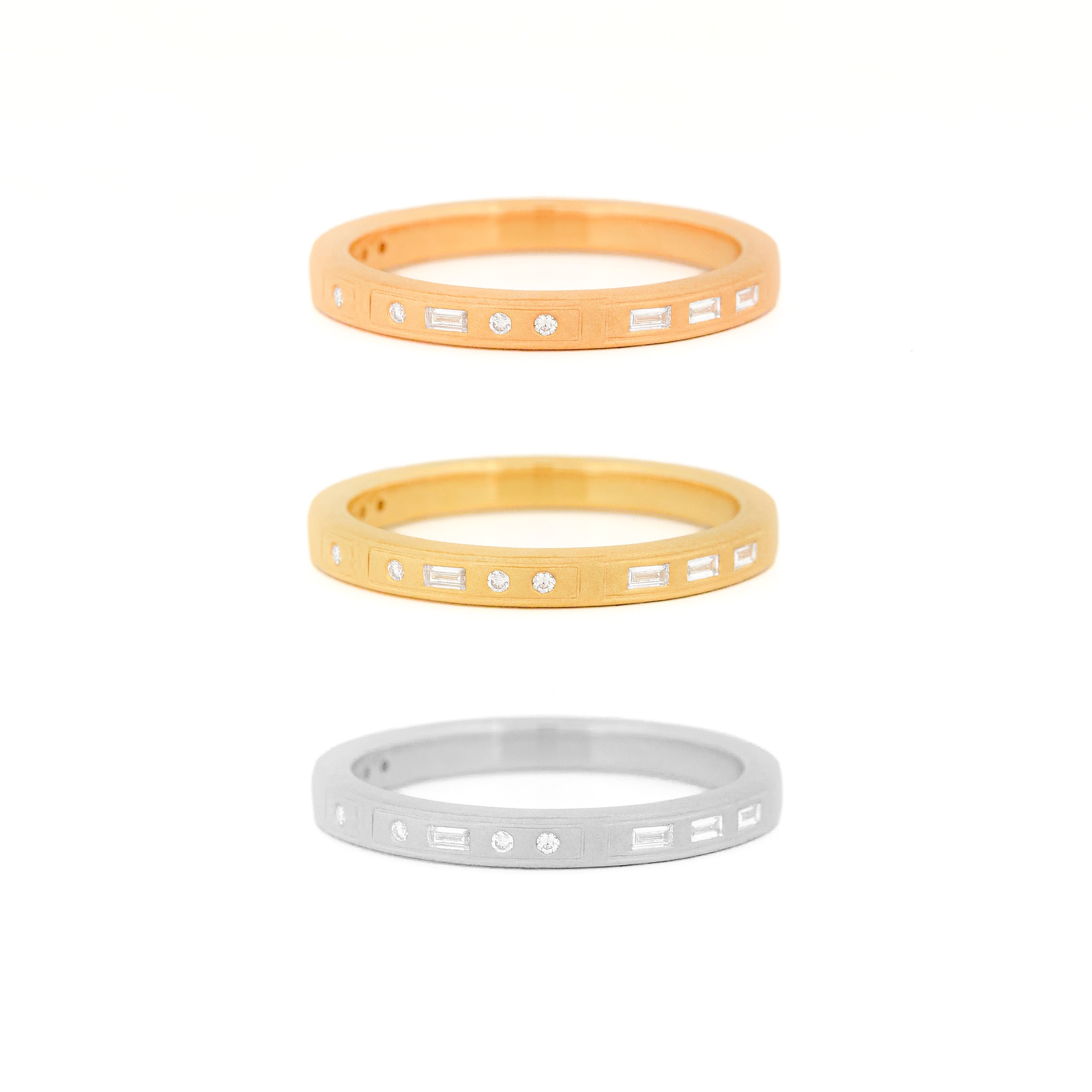 Gold 2,5 mm wedding band with bezel diamonds morse code.